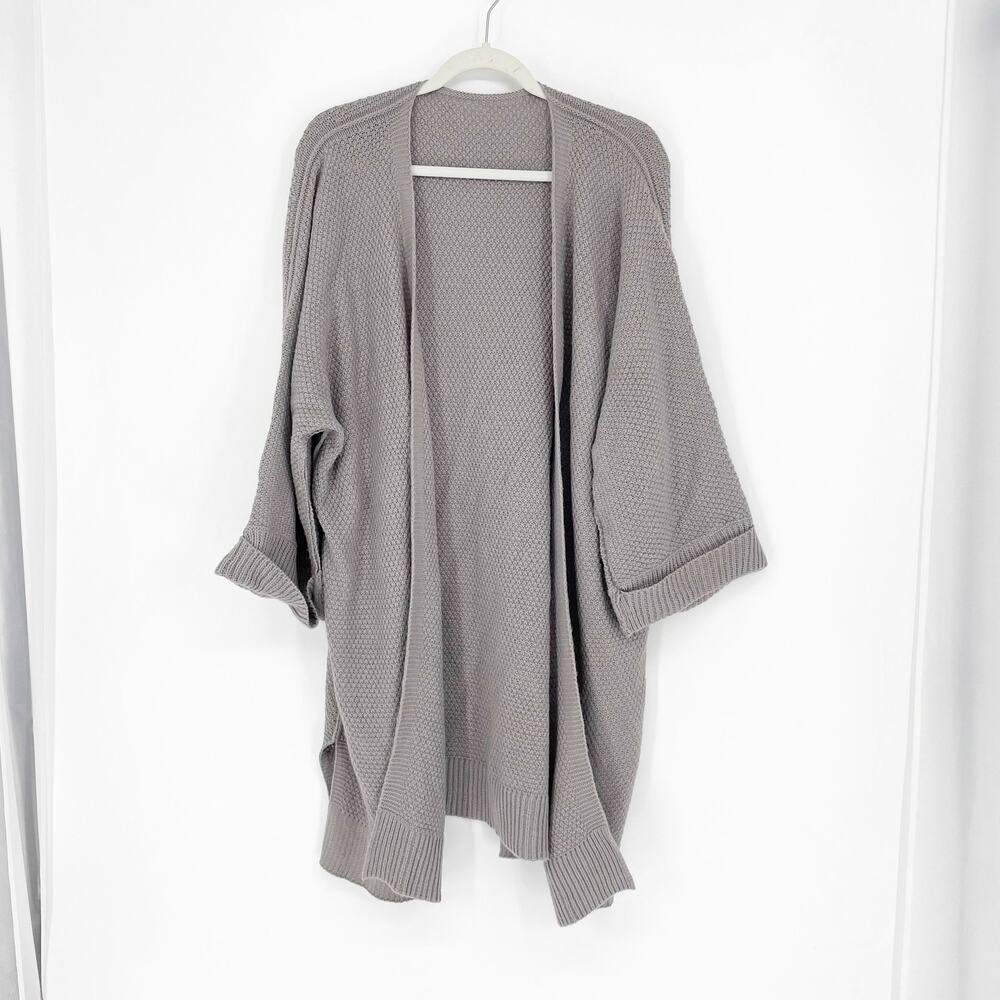 Boutique Short Sleeve Purple Cardigan Size Large